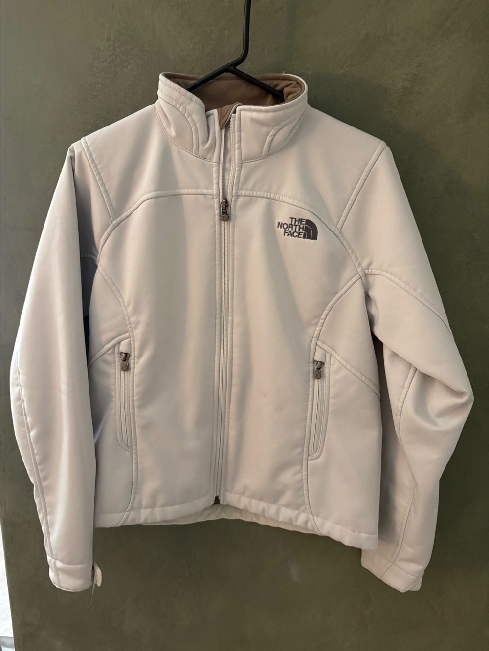 The North Face Women's APEX Jacket in Light Gray-SP
Excellent Condition!